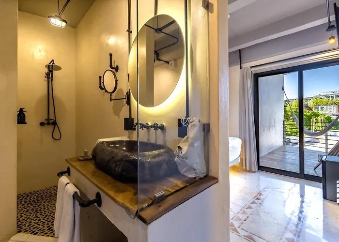 Caribbean Paradise & - 5th Avenue Hotel 4*