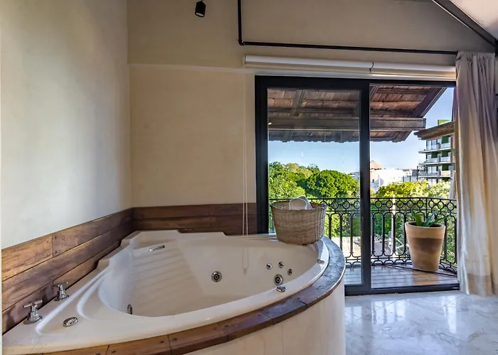 Caribbean Paradise & - 5th Avenue Hotel